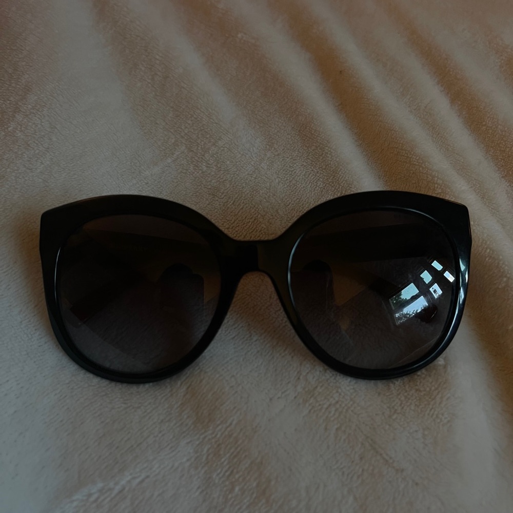 BURBERRY SUNGLASSES